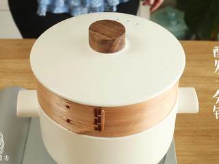 10、红糖馒头12m+,冷水上锅，醒发十分钟，稍微大一圈就好~