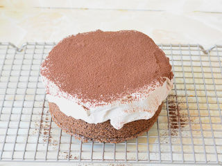 19、脏脏蛋糕,表面筛上可可粉,可可粉也根据自己的口味来调节,可多可少。