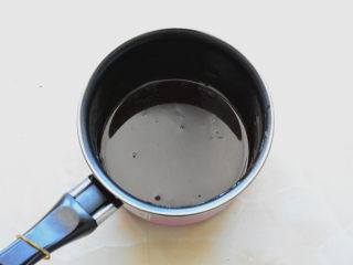 21、脏脏蛋糕,融化好的巧克力应该是有光泽的,就是所谓的巧克力甘那许