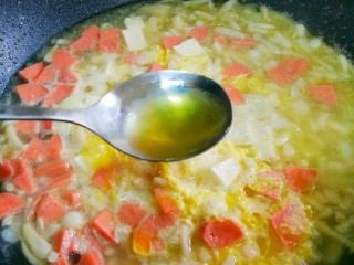 15、鲜香浓郁的菌菇豆腐汤,橄榄油。