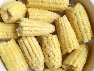 5、山药瘦肉粥,顺便蒸的玉米。