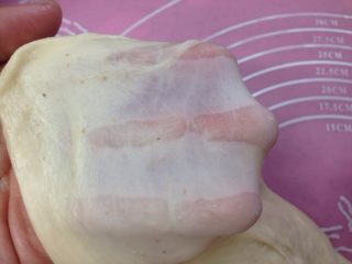 5、椰香萌猴面包（超详细做法）,再投入厨师机中速揉至出膜。