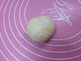 11、椰香萌猴面包（超详细做法）,包好的面团收口朝下放好。