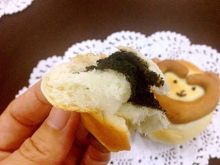 16、椰香萌猴面包（超详细做法）,松软有韧性、口味香甜的萌猴面包。