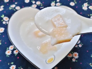 15、苹果布丁,来张近图，一道嫩滑爽口的苹果布丁就完成了。