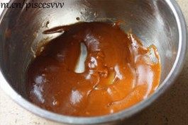 3、姜饼屋,用打蛋器搅拌均匀