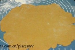 9、姜饼屋,擀成厚约0.3CM的薄面片