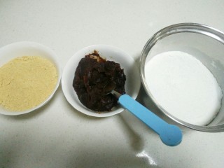 1、驴打滚,准备好食材。