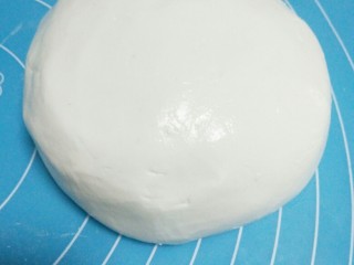 3、驴打滚,揉成光滑的面团