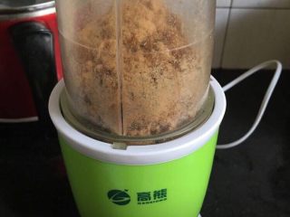 14、自制棉花猪肉松,不用加水，直接用一字刀打几十秒即可！