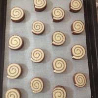 12、黑纹奶酪饼干,放入预热好的烤箱165度,烘烤15-18分钟。