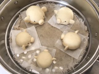 19、中式点心～自创猪仔包之“猪出没”,放锅里再松驰十来分钟后开火隔水蒸12分钟