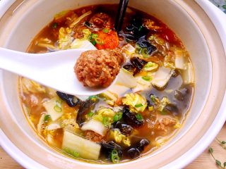 20、五色食蔬➕娃娃菜木耳粉丝藕丸汤,妈妈炸的藕丸子，肉馅中加入莲藕碎，香而不腻
