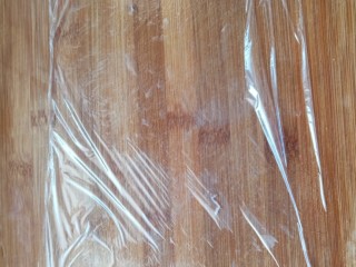 11、儿童餐:创意格子饭团,铺上保鲜膜