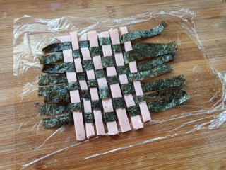 13、儿童餐:创意格子饭团,交叉成大片