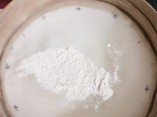 1、红糖松子饼干,3、粉类一起过筛备用