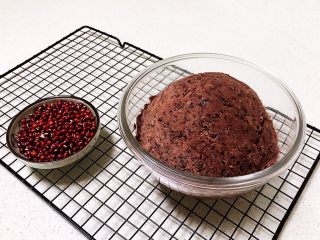 3、香炸麻团,自制红豆沙（另有菜谱）