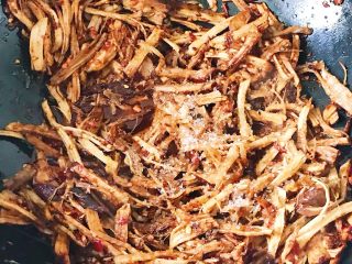 10、妈妈的味道之麻辣手撕肉条,根据味道的咸淡适量添加白砂糖/食盐/生抽等