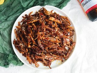 14、妈妈的味道之麻辣手撕肉条,成品图：又麻又辣的手撕肉条就完成啦！