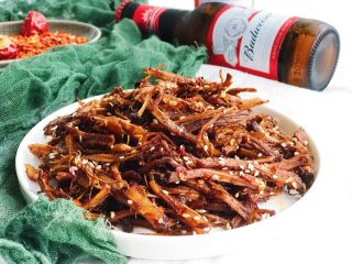 15、妈妈的味道之麻辣手撕肉条,麻辣的肉条只差一杯冰镇啤酒