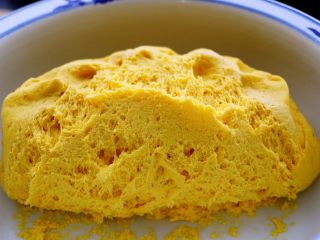 5、梦幻小苹果馒头,醒发好的面团组织是这样的