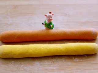 7、梦幻小苹果馒头,然后揉成长面条