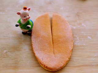 14、梦幻小苹果馒头,把面饼翻过来