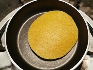 13、鸡蛋玉米饼,翻另一面