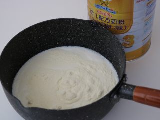 4、草莓鲜奶小方,加入澳优能力多G4奶粉