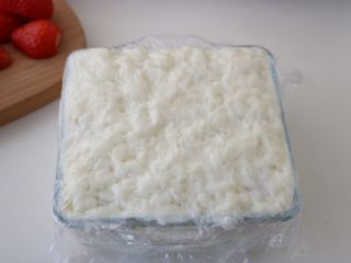 10、草莓鲜奶小方,冷藏2小时左右