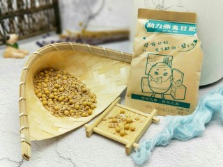 1、助力燕麦豆浆＋营养早餐,准备食材:我买的是豆料包，搭配好的，特别方便。