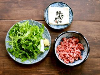 1、鲜肉荠菜馄饨,主要食材大合影。