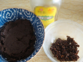 2、上海桂花条头糕,准备红豆沙，糖桂花和蜂蜜