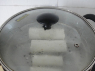 6、上海桂花条头糕,冷水上锅大火蒸10分钟后熄火出锅