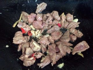 14、爆炒牛肉,炒牛肉一定要大火炒快炒，口感才不会柴。