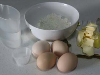 1、沙丁鱼咸奶油泡芙,准备好所有食材。