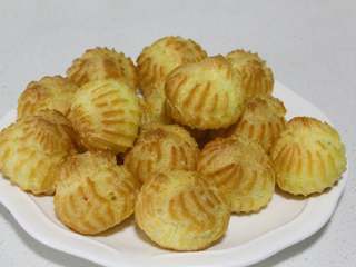 10、沙丁鱼咸奶油泡芙,出炉。