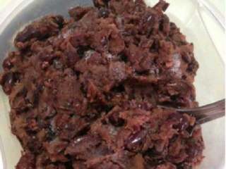 7、红薯饼,这是我自己做好的红豆沙。