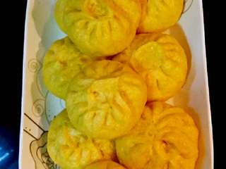 17、南瓜包子（小葱鲜肉馅）,不错吧，颜色也非常漂亮，小朋友本来南瓜她说不要，做成包子她却连吃3个。