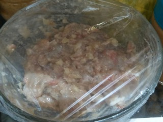 9、广东早茶de水晶虾饺✨,放入冰箱冷藏15分钟比较好包。