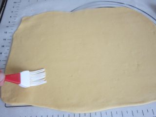 8、花样南瓜馒头,涮上一层玉米油。