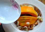 5、红枣百合蒸南瓜,淋少许水