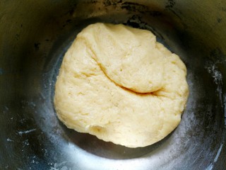 5、蔓越莓司康,揉成団