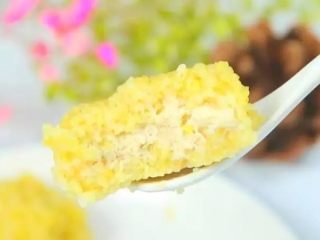 8、小米豆腐虾仁丸 宝宝健康辅食,高蛋白补钙,喜欢番茄酱的亦可以沾点儿番茄酱一起吃。