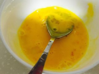 2、好好ci牌鸡蛋吐司,鸡蛋调成糊