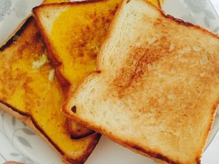 7、好好ci牌鸡蛋吐司,完成 吃 配牛奶酸奶都可以