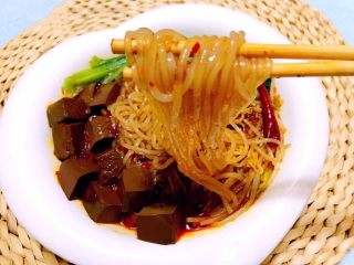 12、鸭血粉丝汤,粉丝的口感堪称一绝太完美了