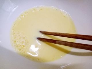 5、双米奶布丁#婴儿辅食#,加米糊80ML继续搅拌,所有材料混为一体了。