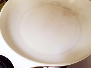 4、健康低卡餐-秘鲁三色藜麦寿司,另起一锅,刷一层橄榄油,热锅