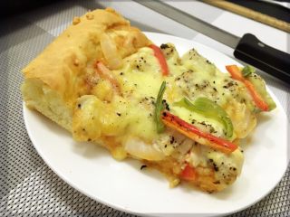 13、鸡肉芝心披萨,切片图。